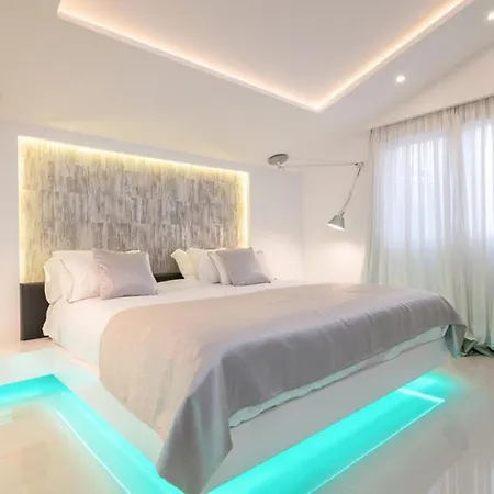 Luxury Cavo Mare Meltemi With Private Pool&jacuzzi Villa Plános